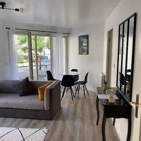 Modern Luxury Near Paris *