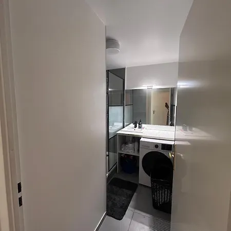 Modern Luxury Near Paris