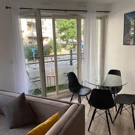 Modern Luxury Near Paris 아르장퇴유