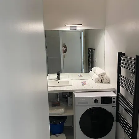 Modern Luxury Near Paris Διαμέρισμα *