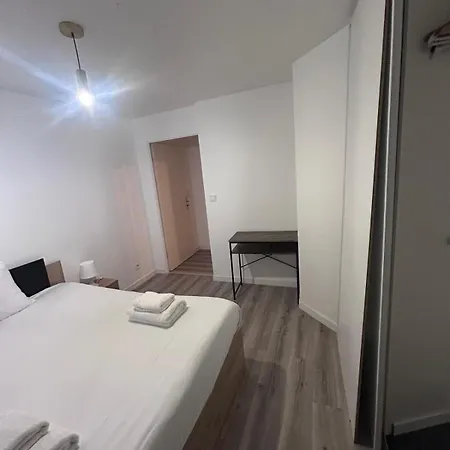 Modern Luxury Near Paris